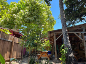 Banana Bungalow Maui Hostel